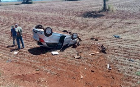 Mulher capota veículo durante tentativa de ultrapassagem