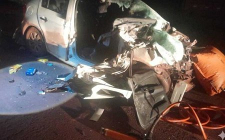 Colisão entre carreta e carro deixa três mortos e dois feridos na BR-262