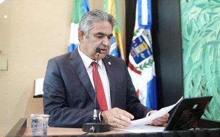 Marcelino Nunes solicita organização de estacionamento e reforço na iluminação pública em Ponta Porã