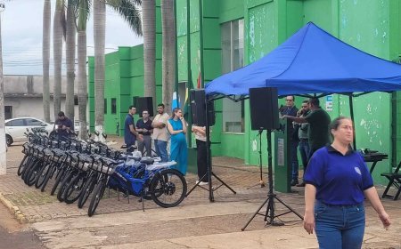 Agentes de saúde recebem bicicletas elétricas durante comemoração dos 62 anos de Antônio João