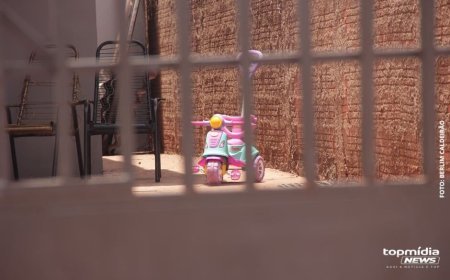 Mãe usa madeira com pregos para bater nos filhos pequenos em Maracaju