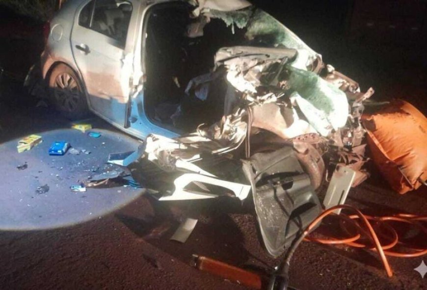 Colisão entre carreta e carro deixa três mortos e dois feridos na BR-262