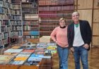 Professora Rita Lozano doa livros à biblioteca e reforça compromisso histórico com a  categoria