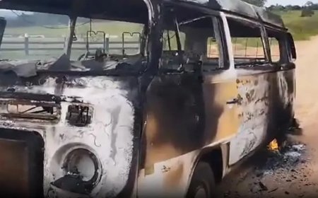 VÍDEO: Kombi escolar pega fogo e criança de 6 anos sofre queimaduras em Porto Murtinho