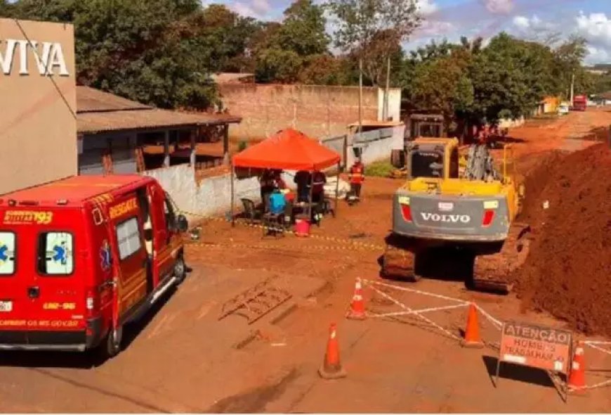 Operário deixa estrutura de proteção e morre soterrado em obra de esgoto